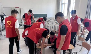 烹饪工艺系开展“爱护公物 从我做起”桌椅维修志愿服务活动